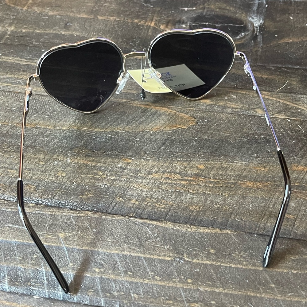 Heart-Shaped Metal Frame Black Sunglasses - Picture 6 of 6